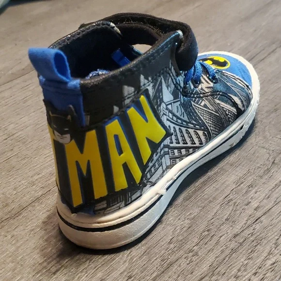 Kids Batman size 8 high top sneakers - Picture 5 of 8